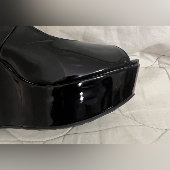 EUC Madden Girl Superb Black Patent Leather Platform Heels size 10 - Picture 10 of 12